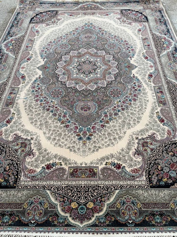 فرش ماشینی ۱۲۰۰ شانه کلاسیک طرح قصر سرمهای کرم